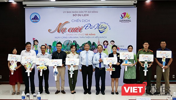 Chiều 19/9, UBND TP Đà Nẵng đã tổ chức họp báo phát động chiến dịch “Nụ cười Đà Nẵng” để chào đón Tuần lễ cấp cao APEC sẽ diễn ra vào tháng 11 tới.