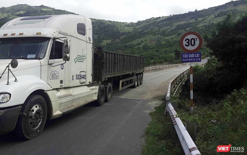Cận cảnh những “siêu xe Bô xít” đang băm nát QL 27B ảnh 10 Cận cảnh những “siêu xe Bô xít” đang băm nát QL 27B ảnh 10
