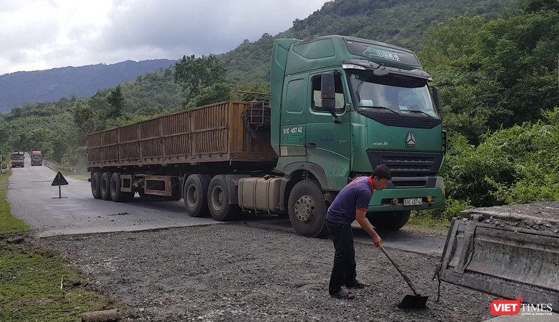 Cận cảnh những “siêu xe Bô xít” đang băm nát QL 27B ảnh 11 Cận cảnh những “siêu xe Bô xít” đang băm nát QL 27B ảnh 11