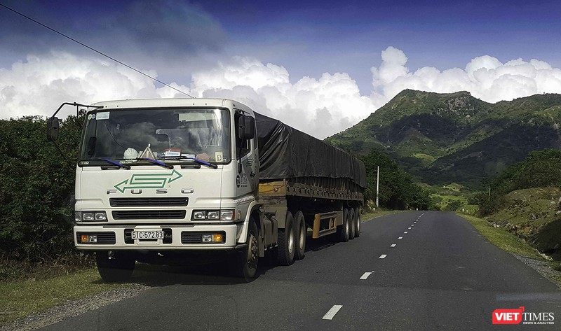 Cận cảnh những “siêu xe Bô xít” đang băm nát QL 27B ảnh 2 Cận cảnh những “siêu xe Bô xít” đang băm nát QL 27B ảnh 2