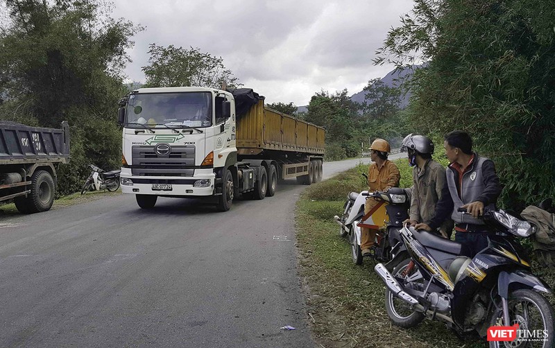 Cận cảnh những “siêu xe Bô xít” đang băm nát QL 27B ảnh 6 Cận cảnh những “siêu xe Bô xít” đang băm nát QL 27B ảnh 6