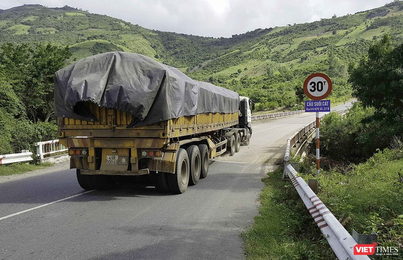 Cận cảnh những “siêu xe Bô xít” đang băm nát QL 27B ảnh 9 Cận cảnh những “siêu xe Bô xít” đang băm nát QL 27B ảnh 9