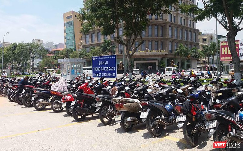 Chủ trương thu phí giữ xe tại các bãi xe công công của Đà Nẵng nhằm tăng thu ngân sách đang vấp phải ý kiến của người dân.