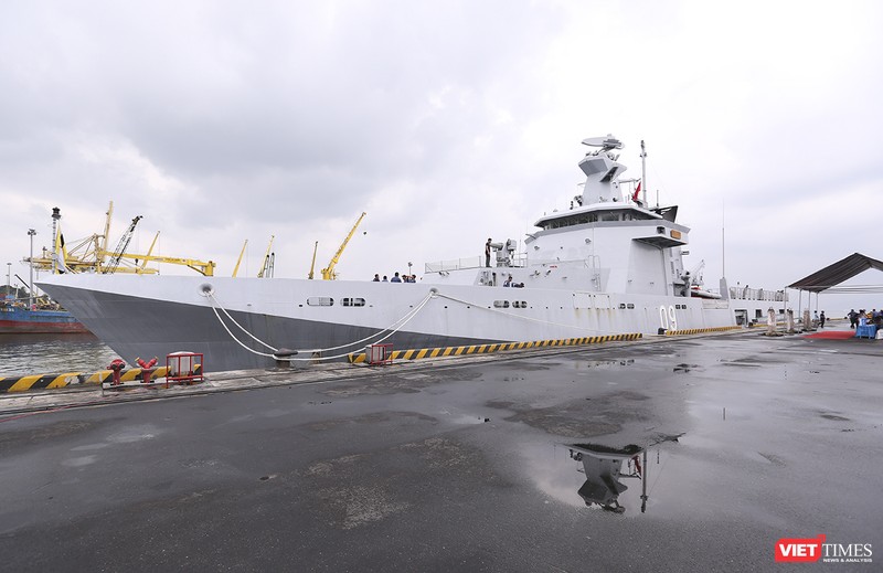 Tàu Hải quân Brunei mang tên KDB DARUTTAQWA cập Cảng Tiên Sa 