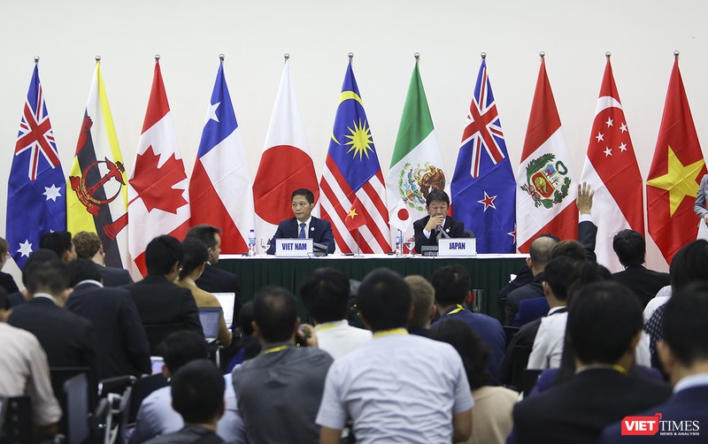 Bộ trưởng Bộ Công thương Việt Nam tại buổi ký  kết Hiệp định Đối tác Toàn diện và Tiến bộ xuyên Thái Bình Dương với Nhật Bản trong khuôn khổ Tuần lễ cấp cao APEC 2017 diễn ra tại Đà Nẵng