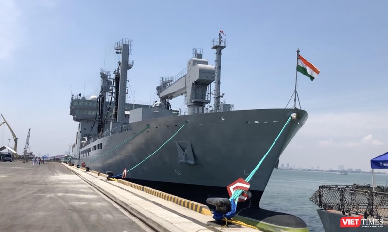 Tàu hậu cần Shakti tại Cảng Tiên Sa trong khuôn khổ chuyến thăm của của đội tàu Hải quân Ấn Độ đến Đà Nẵng là vào tháng 5/2018.