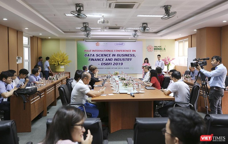 Tiến sĩ Nguyễn Thị Anh Đào, Chủ tịch HĐQT Trường ĐH Đông Á phát biểu chào mừng Hội thảo DSBFI 2019 diễn ra tại Đà Nẵng