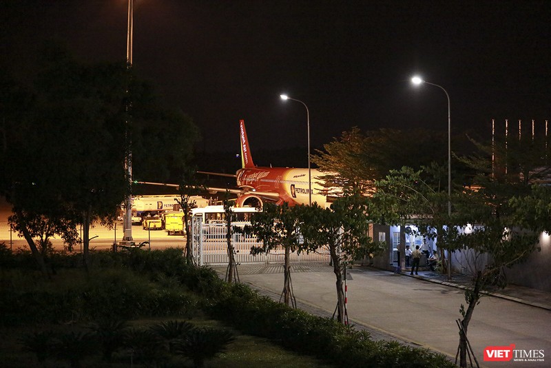 Máy bay đưa số du khách Hàn Quốc trong chuyến bay từ TP Daegu (Hàn Quốc) đến Đà Nẵng hôm 24/2 về nước