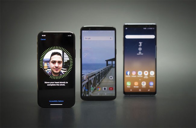 Samsung Galaxy Note 8, iPhone X và OnePlus 5T đều sở hữu công nghệ nhận dạng khuôn mặt. (Ảnh: Phone Arena)