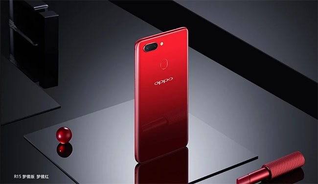 Oppo R15 Hot Red (ảnh: GSM Arena)
