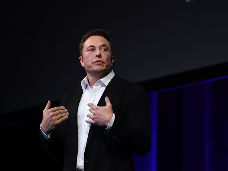 Elon Musk đảm nhiệm vị trí CEO của Tesla khi nó đang bên bờ vực phá sản. ảnh: Business Insider