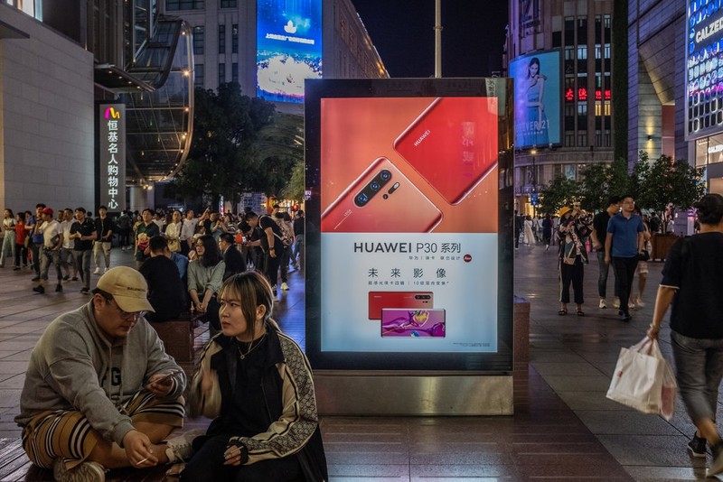 Các nhà cung cấp chip của Mỹ vẫn “lách” lệnh cấm, bán thiết bị cho Huawei. Ảnh: NY Times