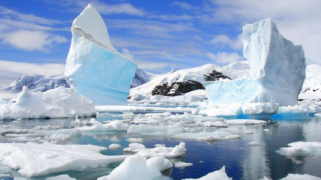Hình ảnh minh họa một thềm băng ở Đông Nam Cực tan chảy