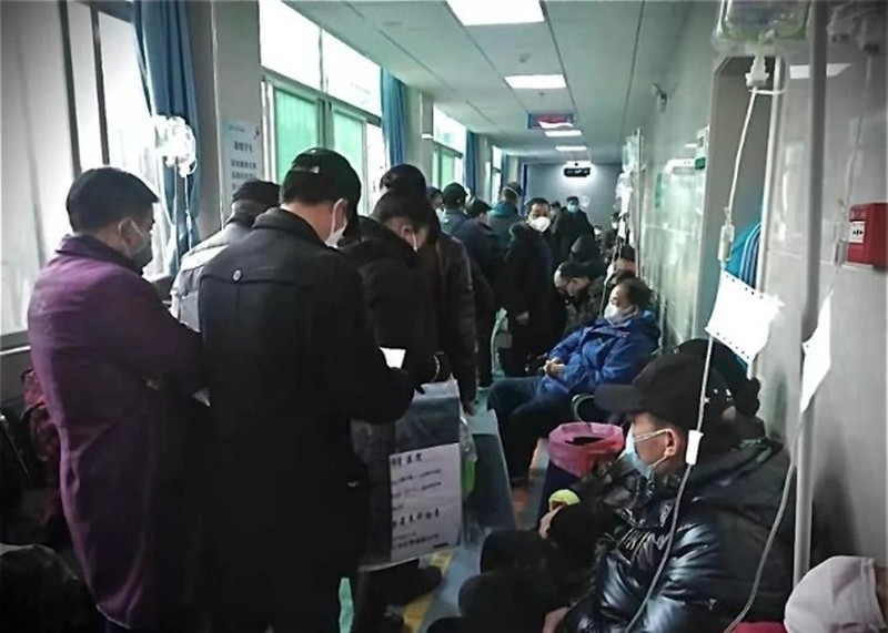 Số người nhiễm bệnh ở Vũ Hán và Hồ Bắc đã vượt con số 11 ngàn, nhưng các bệnh viện, cơ sở y tế đều đã quá tải (Ảnh: Đông Phương). 