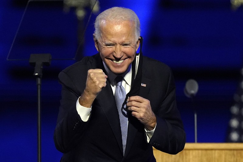 Chính sách với Trung Quốc của ông Joe Biden được dư luận đặc biệt quan tâm. Trong ảnh, ông Biden rất phấn khích khi tuyên bố thắng cử hôm 7/11 (Ảnh: AP).