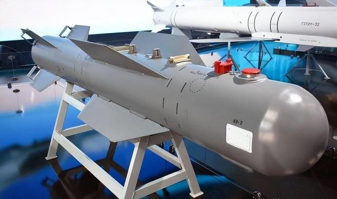 Bom lượn dẫn đường bằng vệ tinh UAPB-1500B của Nga (Ảnh: NetEasy).