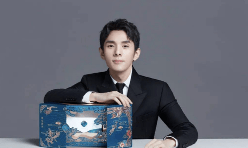 Lý Giai Kỳ người được mệnh danh là "Người dẻo miệng nhất Trung Quốc" (Ảnh: Thepaper) Ly Giai Ky, nguoi ban hang truc tuyen hang dau.png