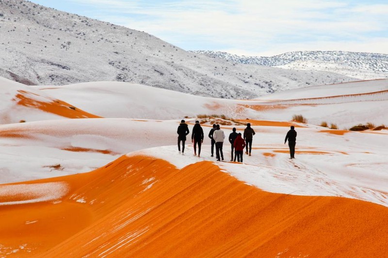 Năm 2016, cư dân bản địa đã nhìn thấy tuyết rơi tại sa mạc Sahara. Nguồn: RT