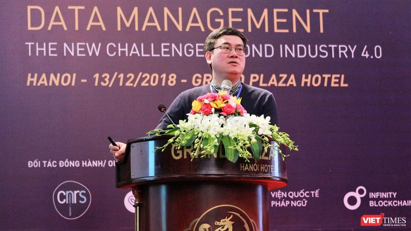 Đồng sáng lập và Giám đốc Học viện AI Nguyễn Xuân Hoài phát biểu tại Hội thảo “Quản lý dữ liệu: Thách thức vượt tầm công nghiệp 4.0” do Orchestra Networks và Smart-up đồng tổ chức