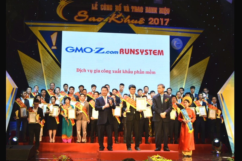 Đại diện RunSystem tại lễ trao giải.