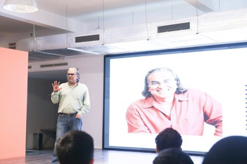 Ông Peter Relan - người được coi là "bố già" ở thung lũng Silicon, chia sẻ những góc nhìn chân thực về thung lũng Silicon và bài học trên con đường khởi nghiệp với các bạn trẻ tại buổi talkshow