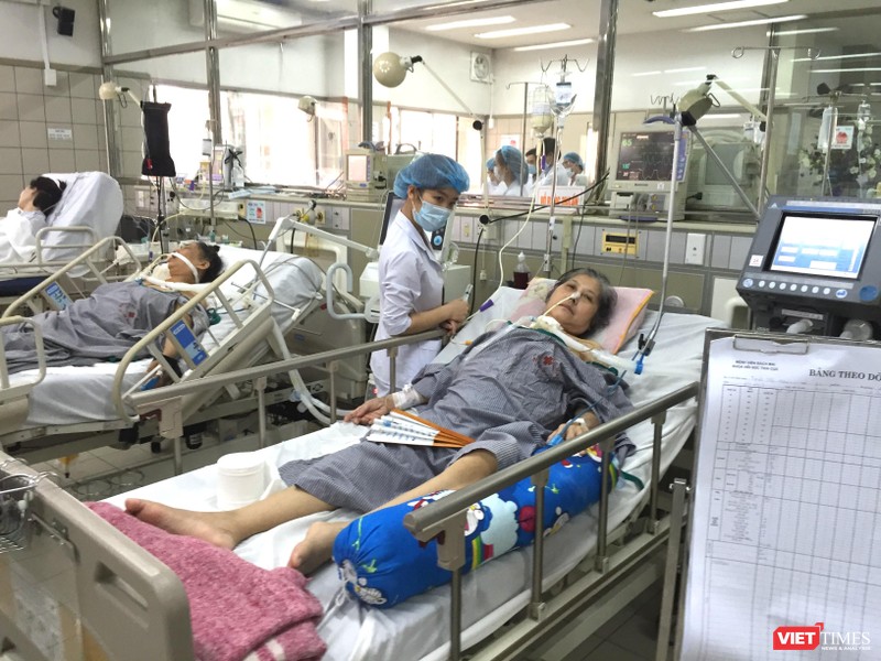 Bệnh nhân đang điều trị tại Bệnh viện Bạch Mai