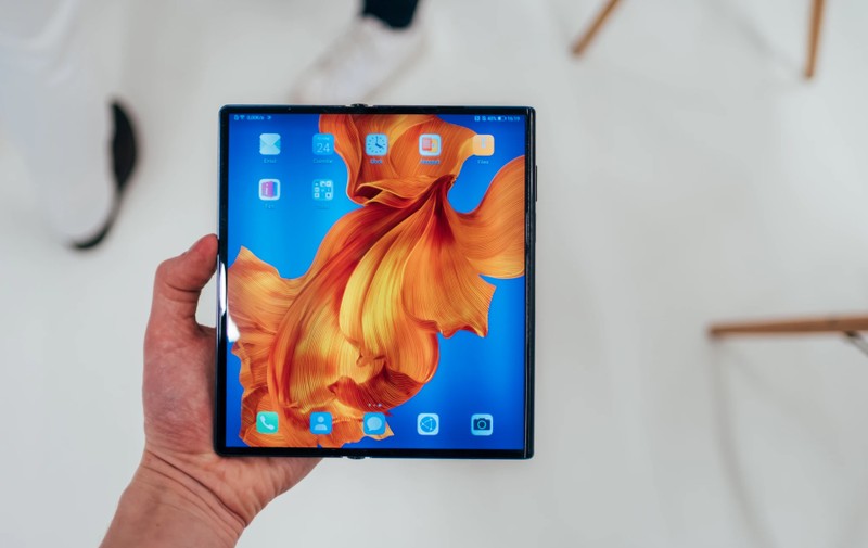 Điện thoại màn hình gập Huawei Mate X. (Ảnh: cnTechPost)