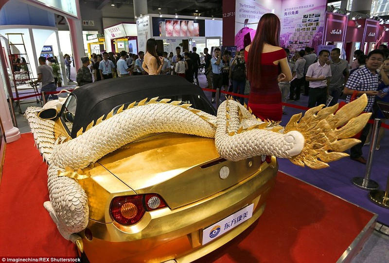 Siêu xe rồng dát vàng thú chơi ngông của đại gia Trung Quốc
