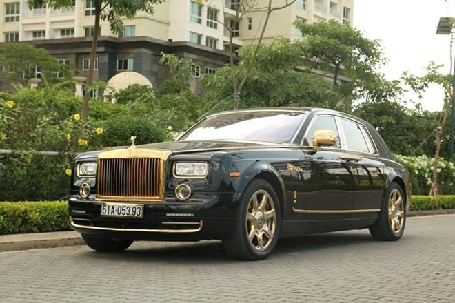 Rolls-Royce Phantom mạ vàng gắn rồng độc nhất thế giới là một trong số những siêu xe được Karalux đã hoàn thiện cho khách hàng. (Ảnh: Khôi Nguyên)