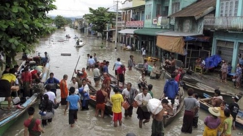 Mưa bắt đầu từ giữa tháng 7 và người dân Myanmar đã phải sơ tán khỏi những nơi chịu thiệt hại nặng. Ảnh: EPA