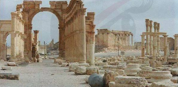 Máy bay quân sự Syria hạ cánh xuống sân bay Palmyra