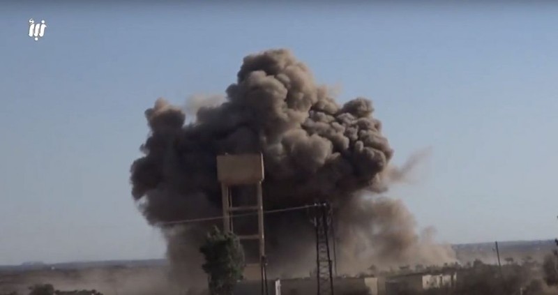 Không quân Nga dội bom tấn công lực lượng Hồi giáo cực đoan. Ảnh minh họa video