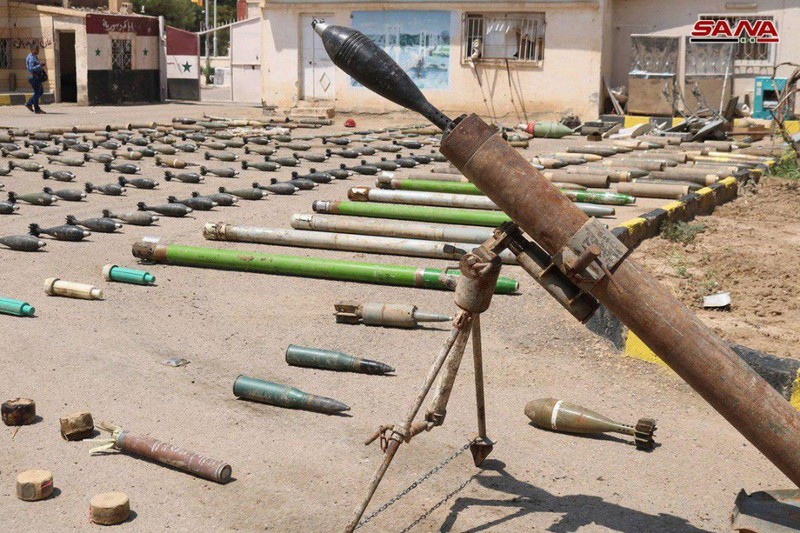 Quân đội Syria phát hiện kho vũ khí của IS ở Deir Ezzor. Ảnh SANA