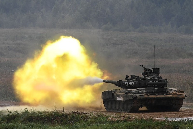 Xe tăng T-90 khai hỏa tấn công. Ảnh minh họa: Russian Gazeta.
