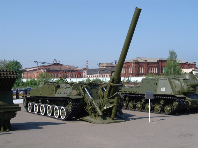 Súng cối siêu cỡ 240mm 2S4 "Tyulpan" trong trạng thái chiến đấu. Ảnh minh họa: Russian Gazeta.