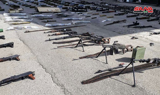 Vũ khí trang bị mới được quân đội Syria phát hiện trên địa phận tỉnh Homs. Ảnh: Masdar News.