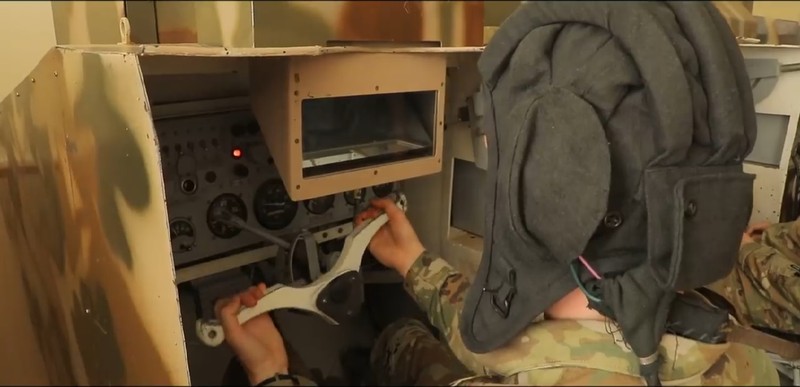 Học viên quân sự Mỹ học lái xe tăng, thiết giáp của Liên Xô cũ. Ảnh minh họa video Uz Armiya (quân đội Uzbekistan)