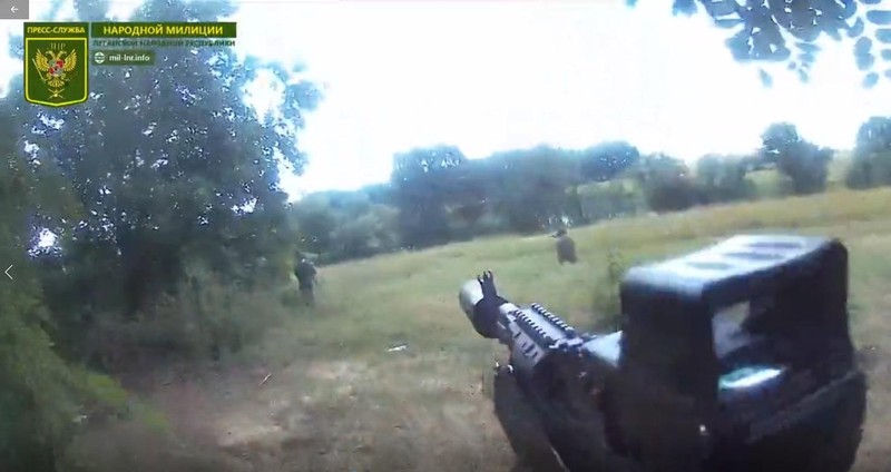 Dân quân Luhansk tấn công vào thành phố Soledar. Ảnh Video dân quân Luhansk.