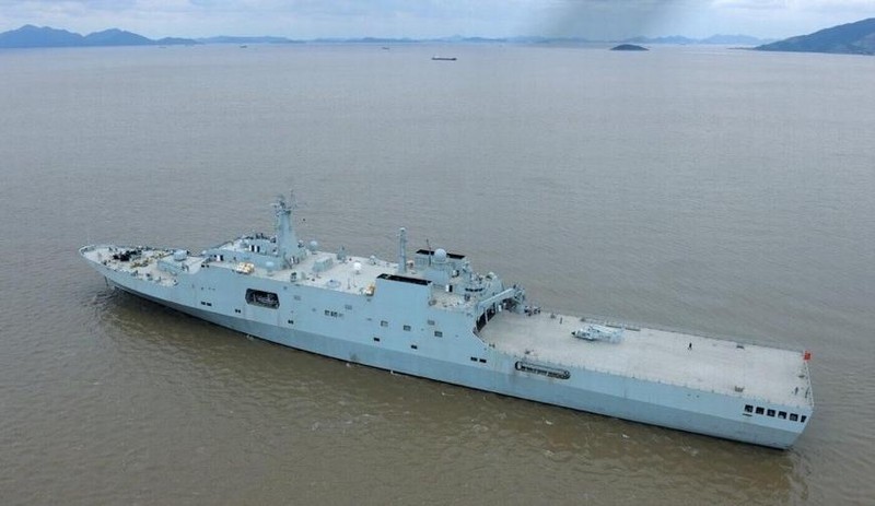 Tàu đổ bộ cỡ lớn Nghi Mông Sơn số hiệu 988 Type 071 Hải quân Trung Quốc (ảnh tư liệu)