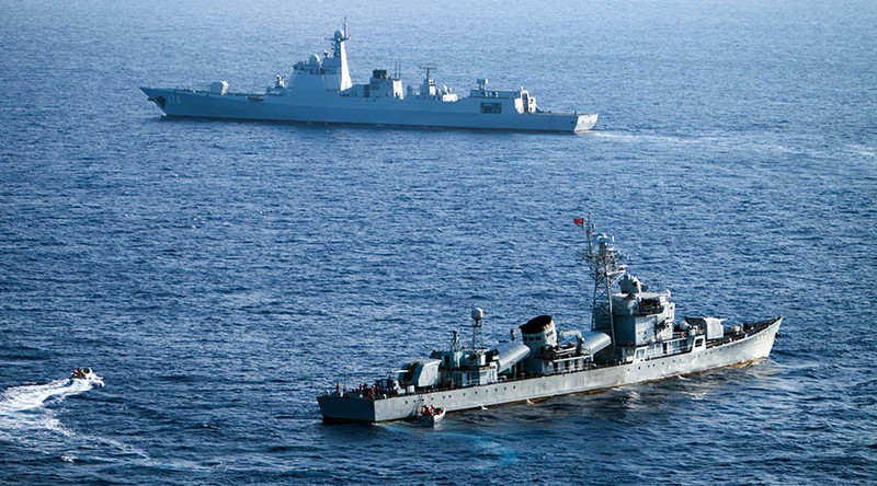 Ngày 1/8/2016, ba hạm đội lớn của Hải quân Trung Quốc tiến hành tập trận bắn đạn thật ở biển Hoa Đông. Trong hình là tàu Trịnh Châu bắn tên lửa đối hải. Ảnh minh họa: Hải quân Trung Quốc.