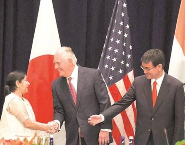 Hội nghị Ngoại trưởng Mỹ - Nhật - Ấn lần thứ hai có sự tham dự của Ngoại trưởng Ấn Độ Sushma Swaraj, Ngoại trưởng Nhật Bản Taro Kono và Ngoại trưởng Mỹ Rex Tillerson. Ảnh: The Indian Express.