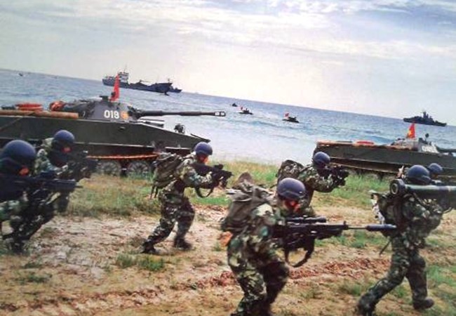 Lực lượng hải quân đánh bộ của Việt Nam trong một cuộc diễn tập