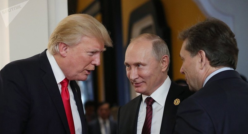 Hai nhà lãnh đạo Nga và Mỹ đã có cuộc gặp ngắn nhưng thân thiện bên lề hội nghị thượng đỉnh APEC tại Đà Nẵng.