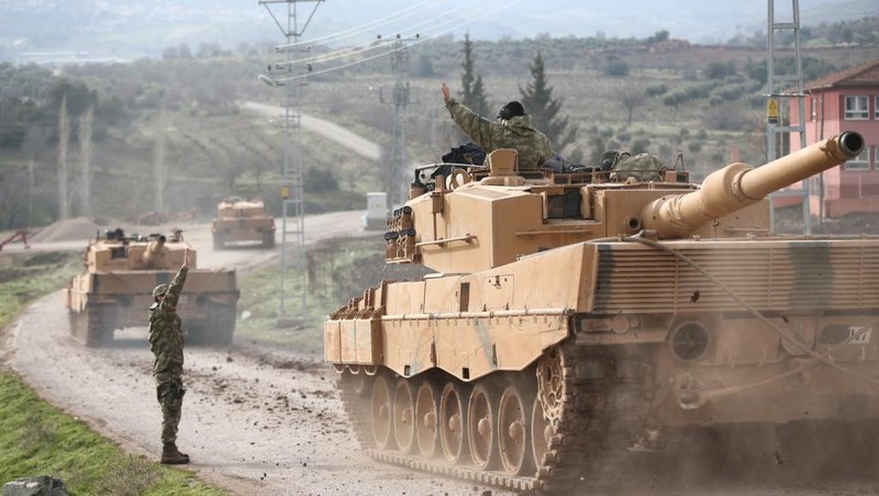 Xe tăng Thổ Nhĩ Kỳ rầm rập tiến đánh người Kurd trên lãnh thổ Syria