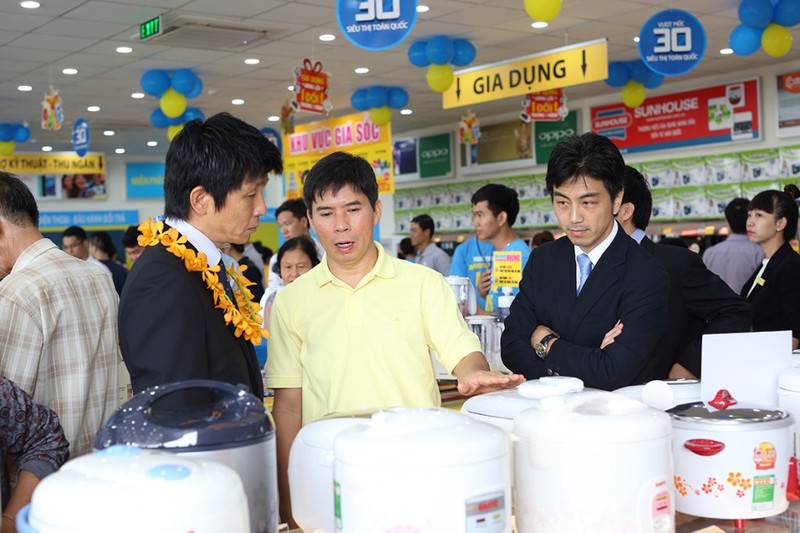 CEO Nguyễn Đức Tài trong một buổi khai trương siêu thị mới - Ảnh: MWG
