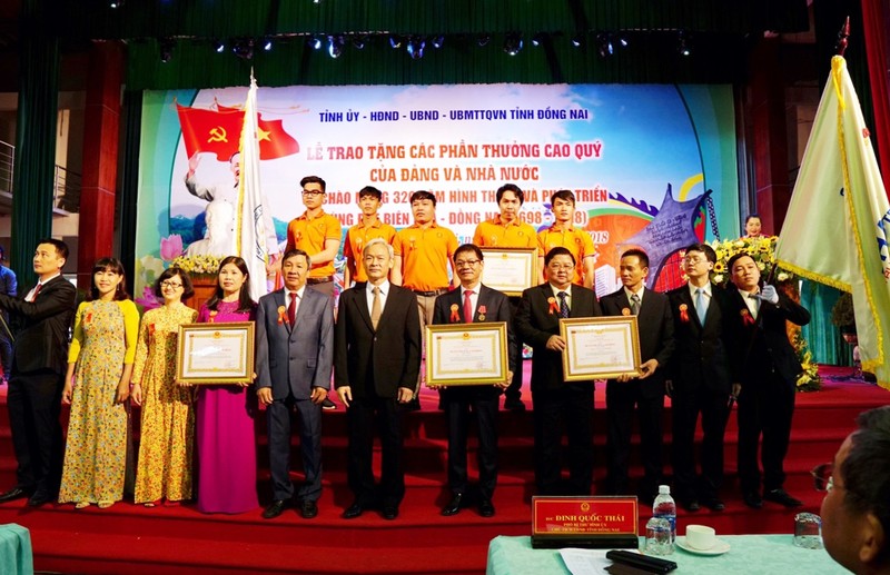 Lễ trao tặng phần thưởng cao quý của Đảng và Nhà nước cho các tổ chức và cá nhân tỉnh Đồng Nai ngày 15/12/2018.