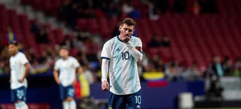 Argentina đã thể hiện sự thất vọng khi để thua Colombia 0-2 ngay trận đấu đầu tiên vòng bảng (ảnh AP)