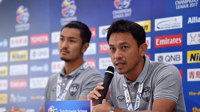 Tawan Sripan được tăng cường huấn luyện U22 Thái Lan cho đến sau loạt trận vòng loại World Cup 2022. Ảnh FAT