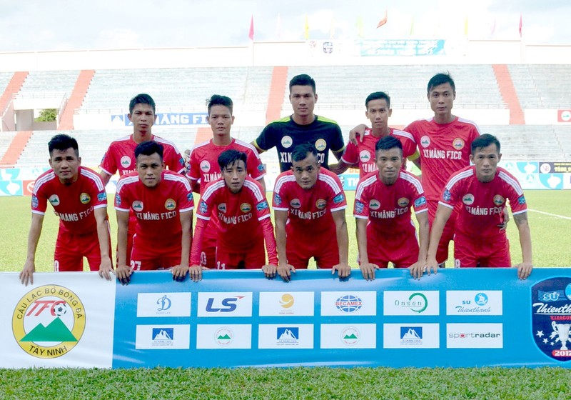 Hồng Lĩnh Hà Tĩnh sẽ diễn lại màn tái đấu với Fico Tây Ninh tại hạng Nhất năm ngoái. Ảnh HLHT