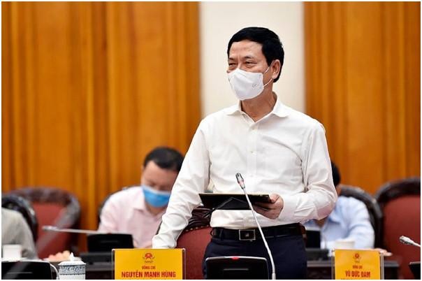 Bộ trưởng Nguyễn Mạnh Hùng nói về phòng chống Covid-19 trong bối cảnh mới. (ảnh: Bộ TT&TT)
